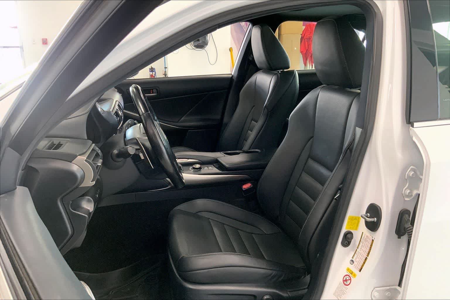 Thumbnail: 2018 Lexus IS - 10