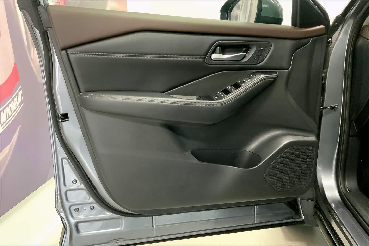 Thumbnail: 2023 Nissan Rogue - 26