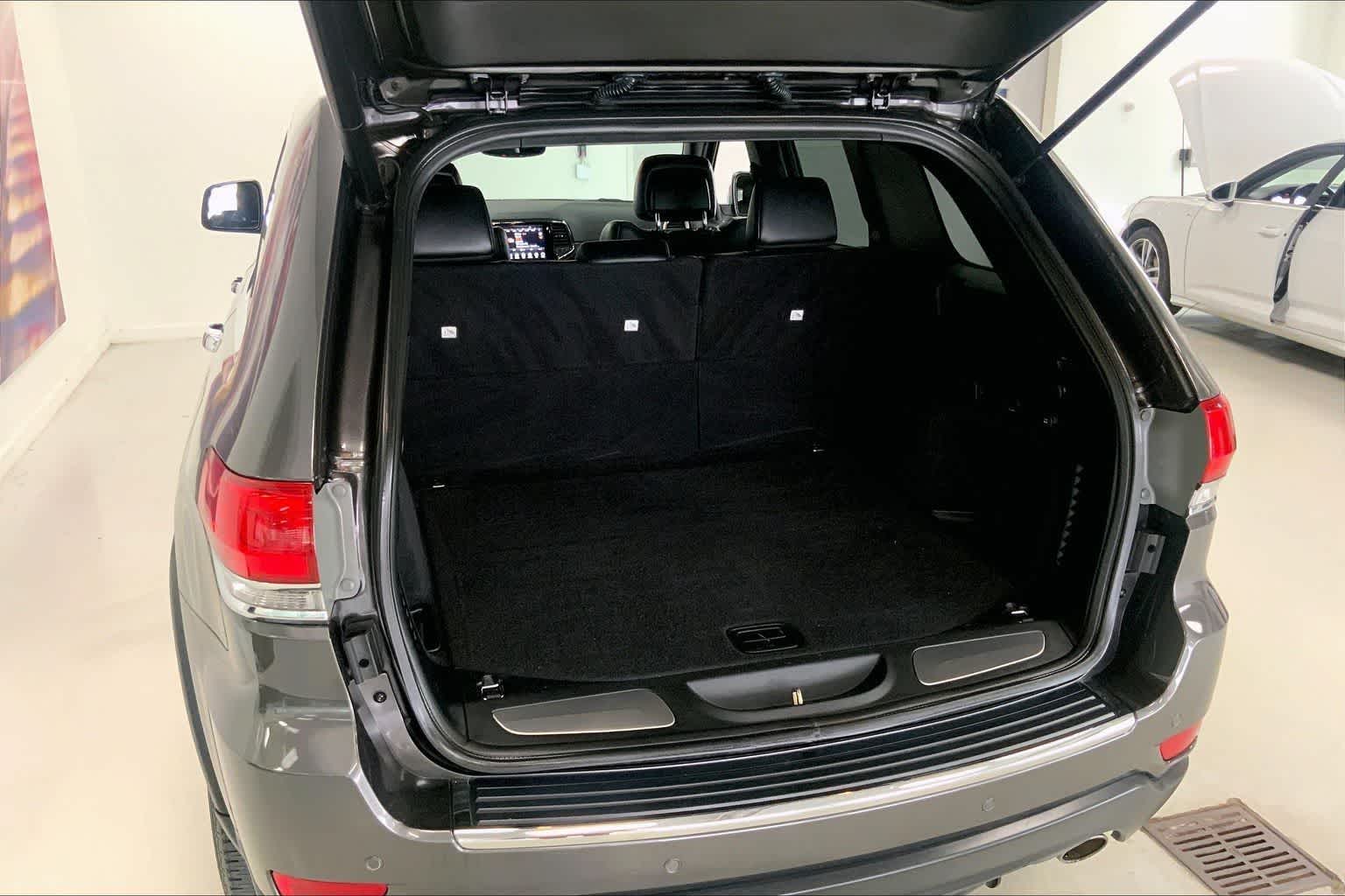 Thumbnail: 2019 Jeep Grand Cherokee - 16