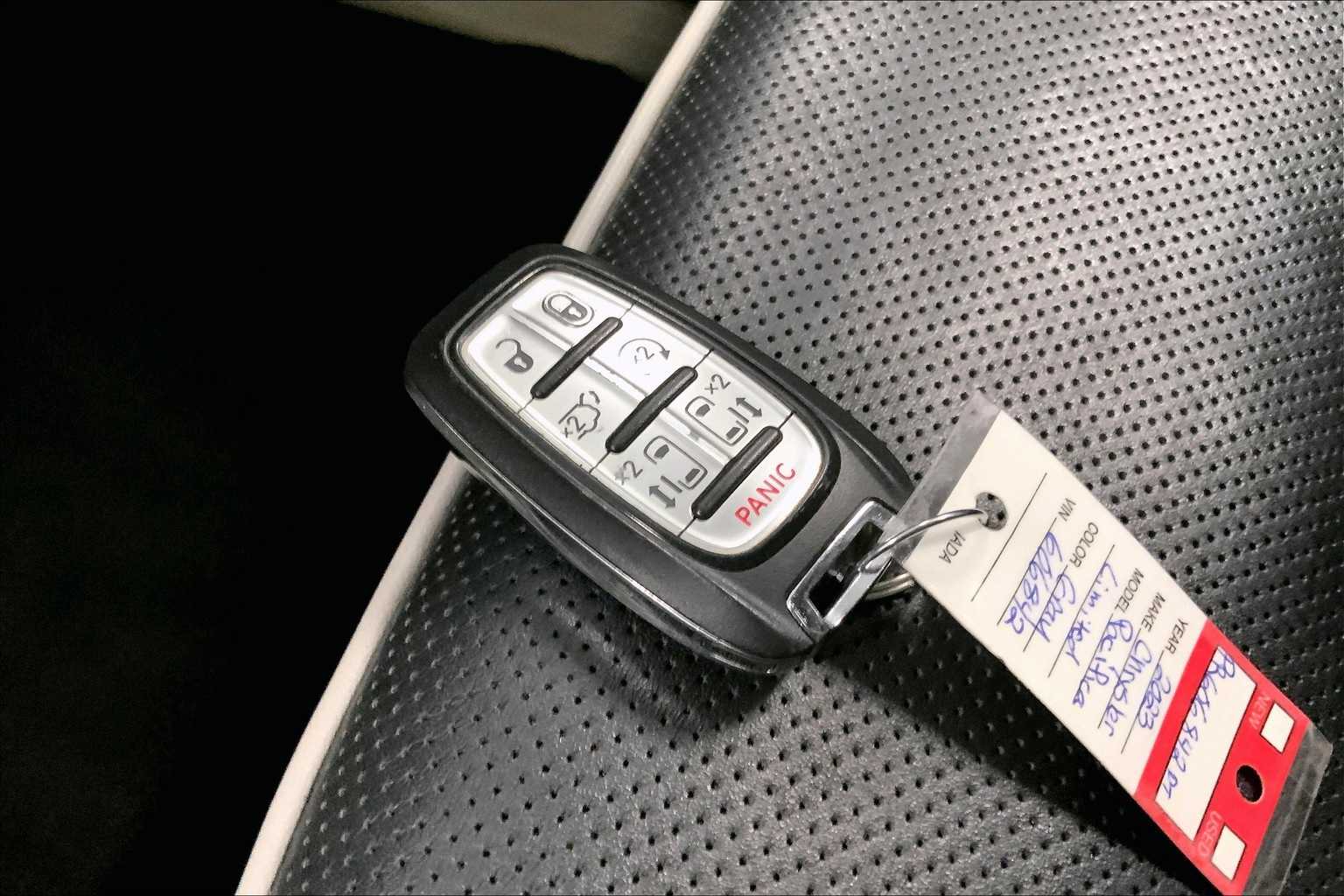 2023 Chrysler Pacifica Limited 19