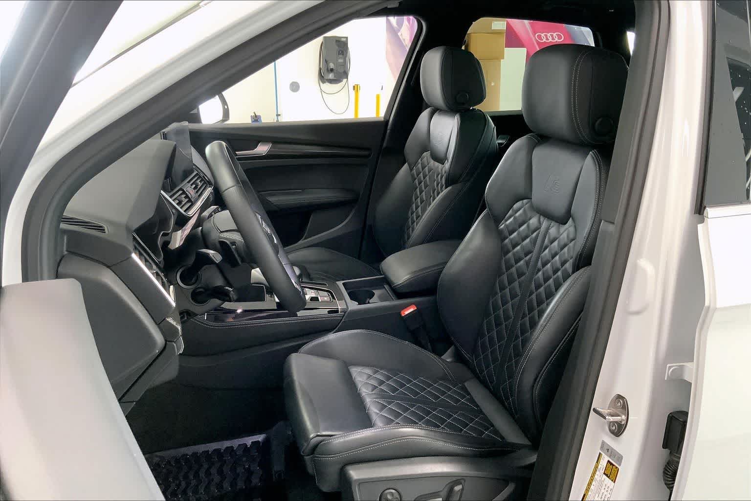 Thumbnail: 2024 Audi SQ5 - 10