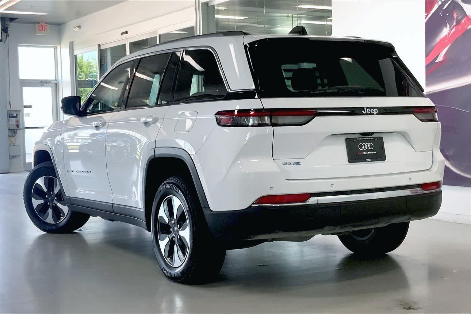 Thumbnail: 2022 Jeep Grand Cherokee - 4