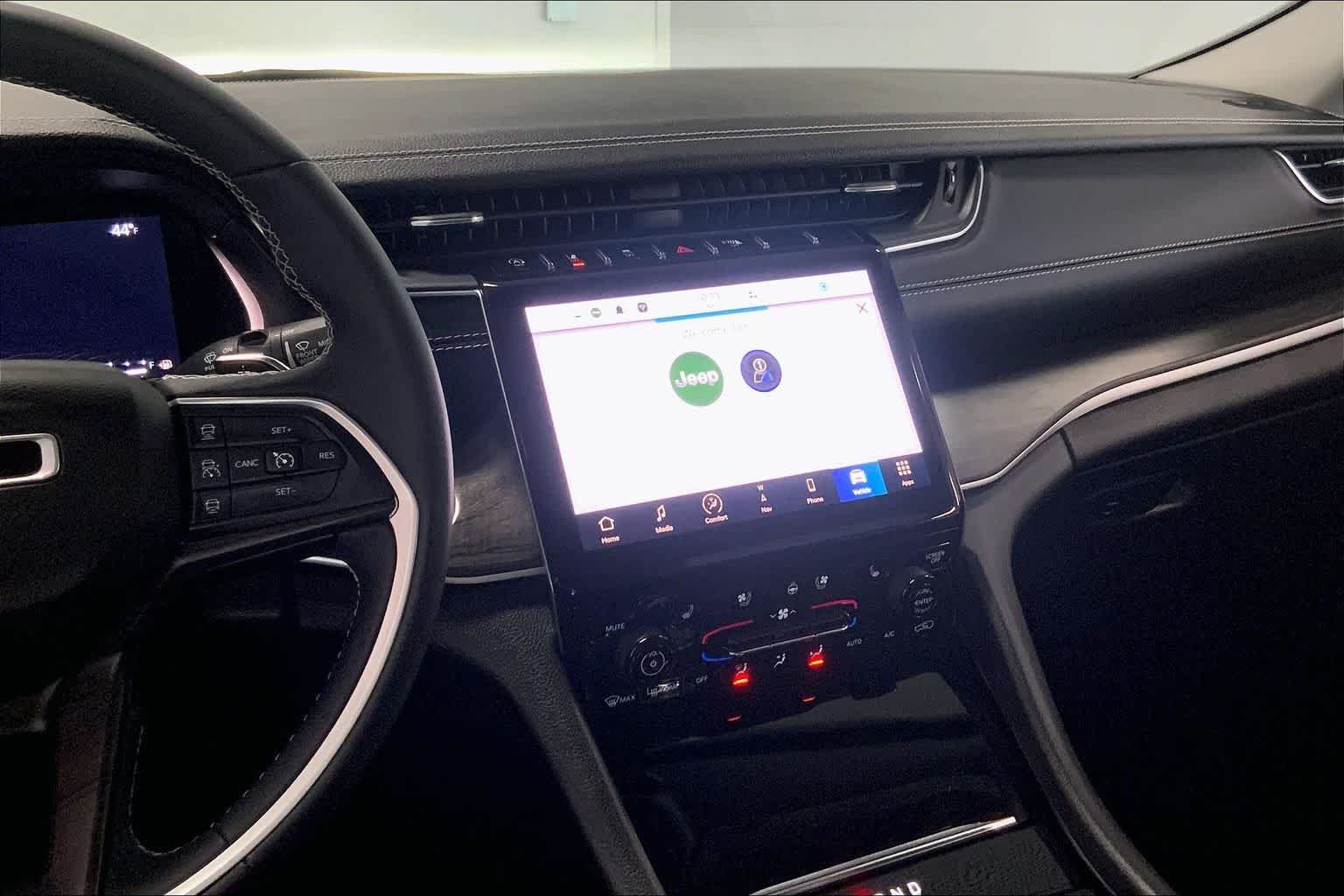 Thumbnail: 2023 Jeep Grand Cherokee - 14