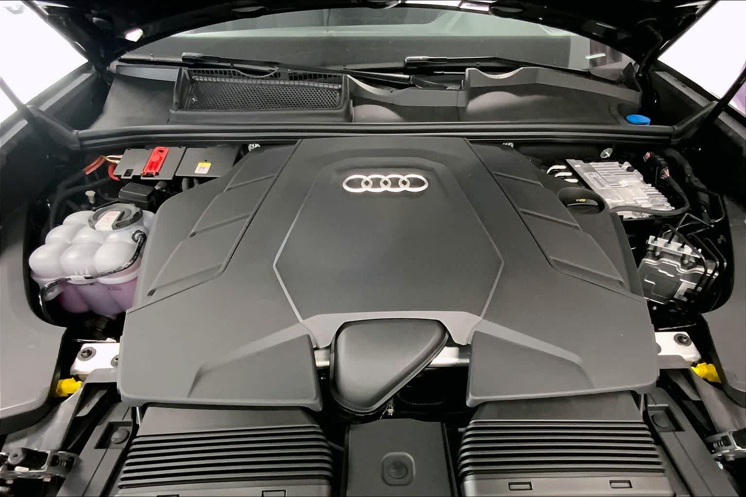 Thumbnail: 2026 Audi Q8 - 9