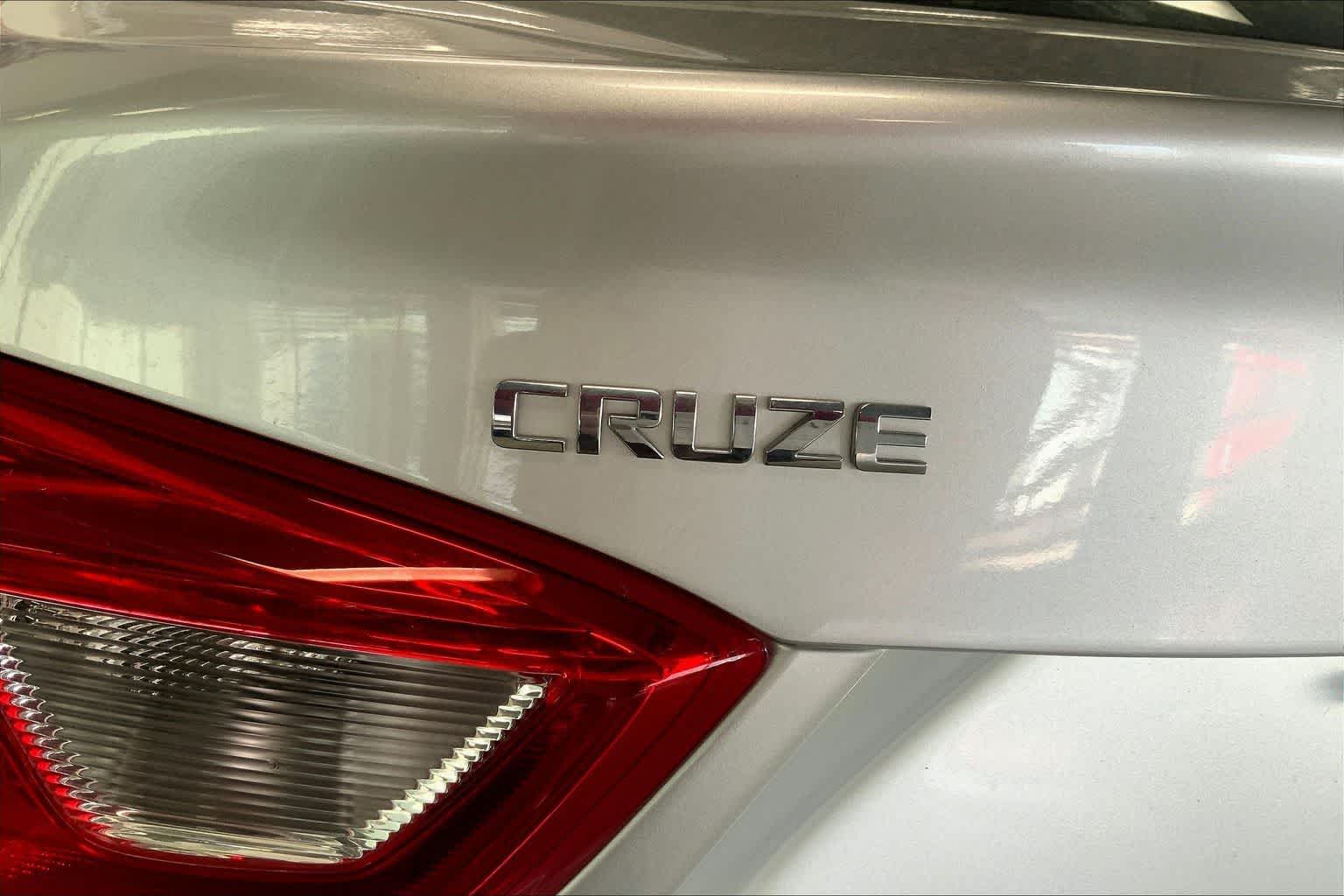 Thumbnail: 2017 Chevrolet Cruze - 7