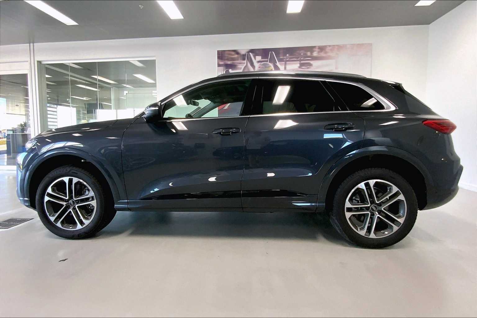 Thumbnail: 2025 Audi Q5 - 3