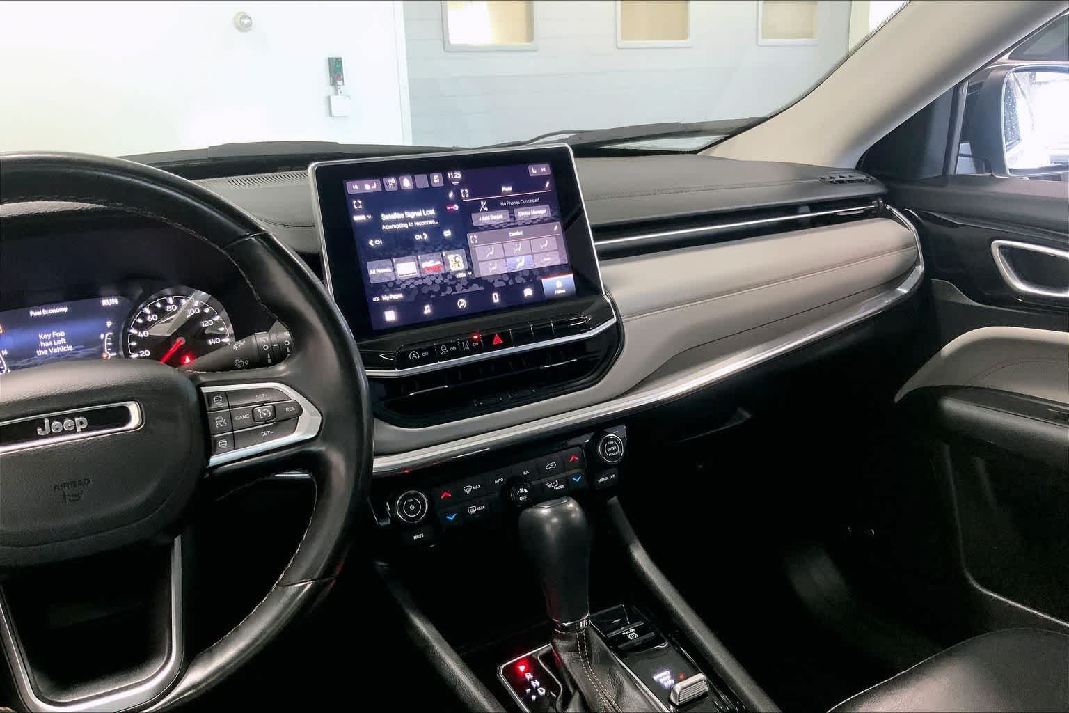 Thumbnail: 2022 Jeep Compass - 14