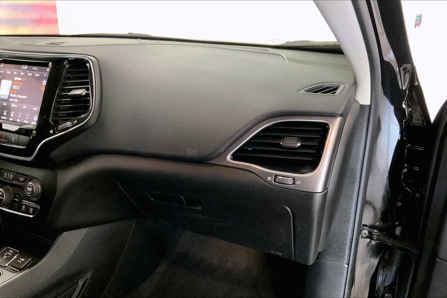 Thumbnail: 2022 Jeep Cherokee - 21