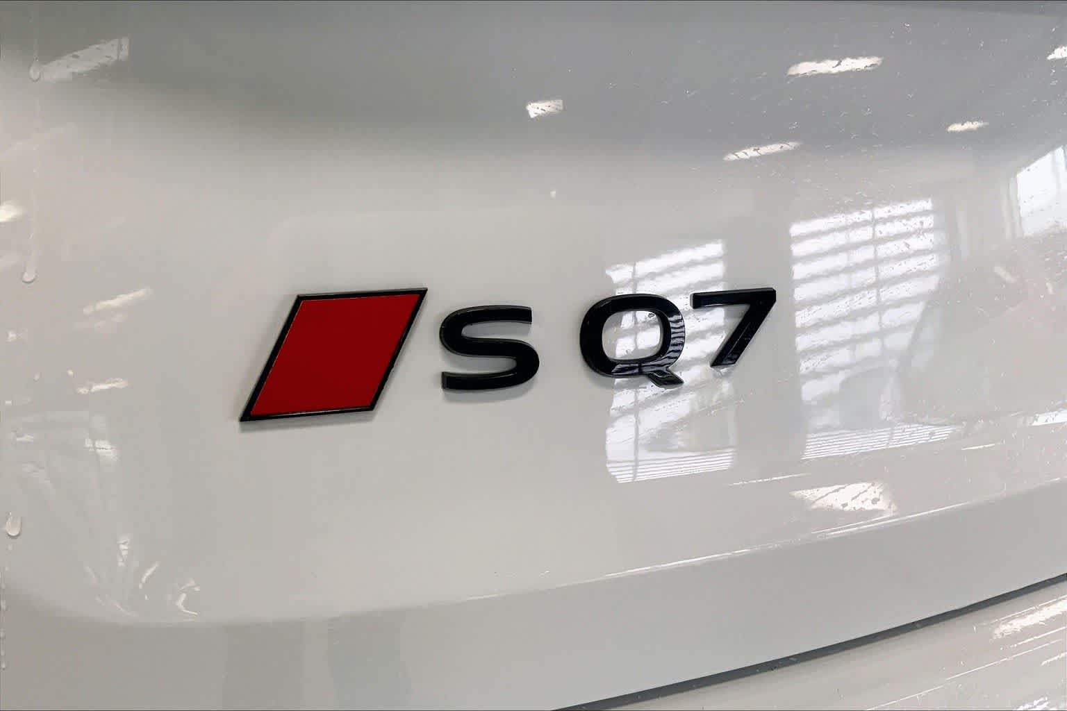 Thumbnail: 2026 Audi SQ7 - 7