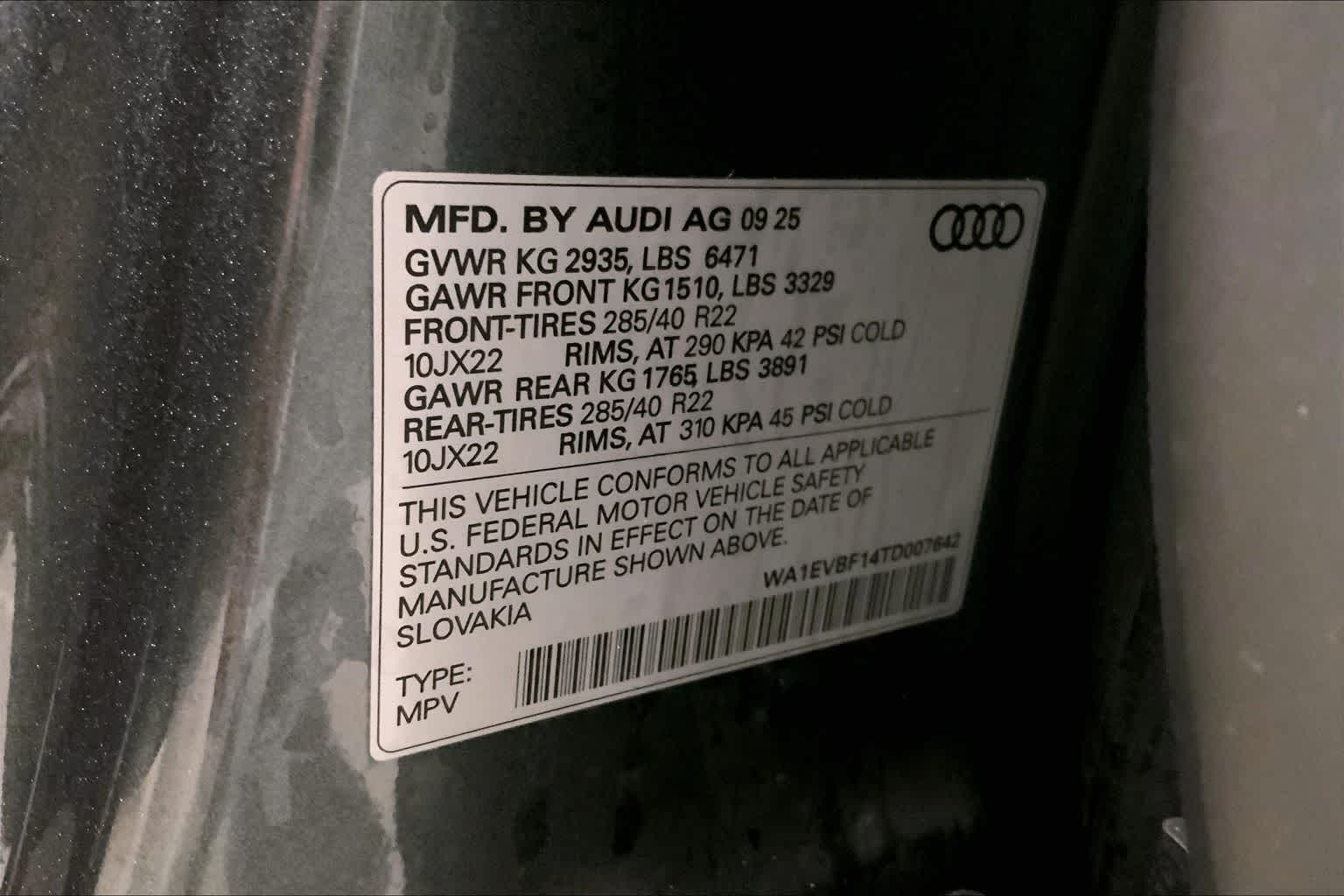 Thumbnail: 2026 Audi Q8 - 22