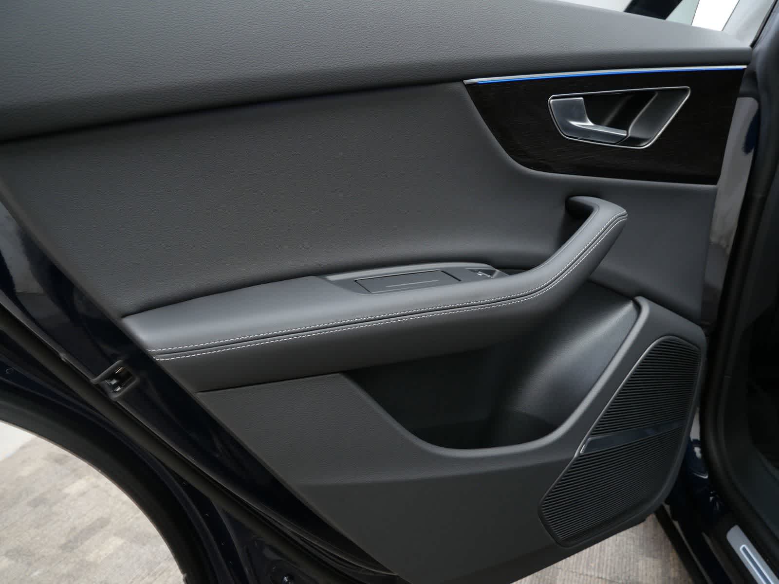 Thumbnail: 2026 Audi Q8 - 12