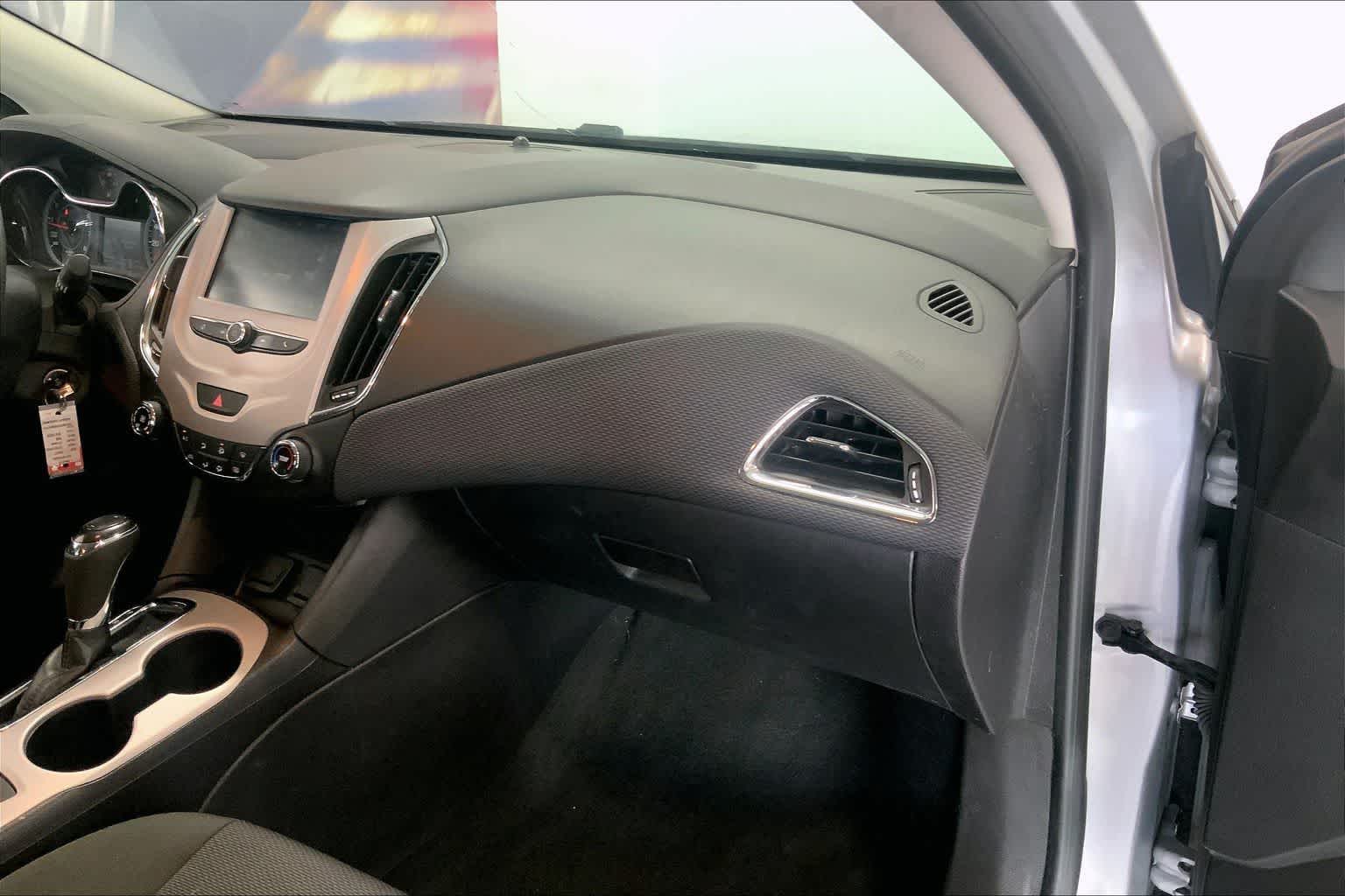 Thumbnail: 2017 Chevrolet Cruze - 21