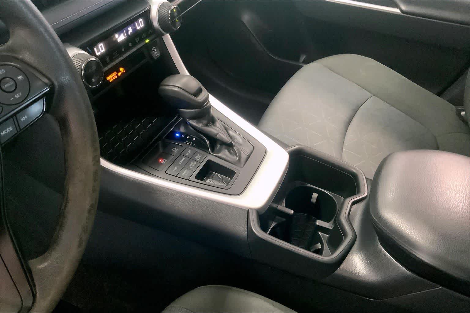 Thumbnail: 2022 Toyota RAV4 - 15