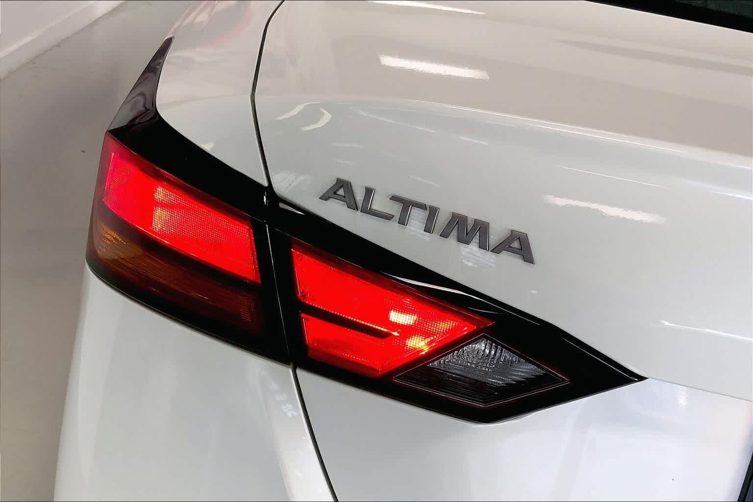 Thumbnail: 2023 Nissan Altima - 32