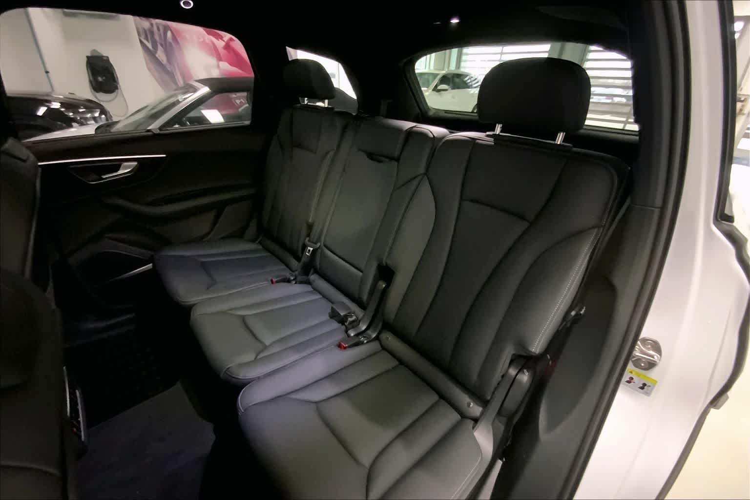 Thumbnail: 2026 Audi Q7 - 13