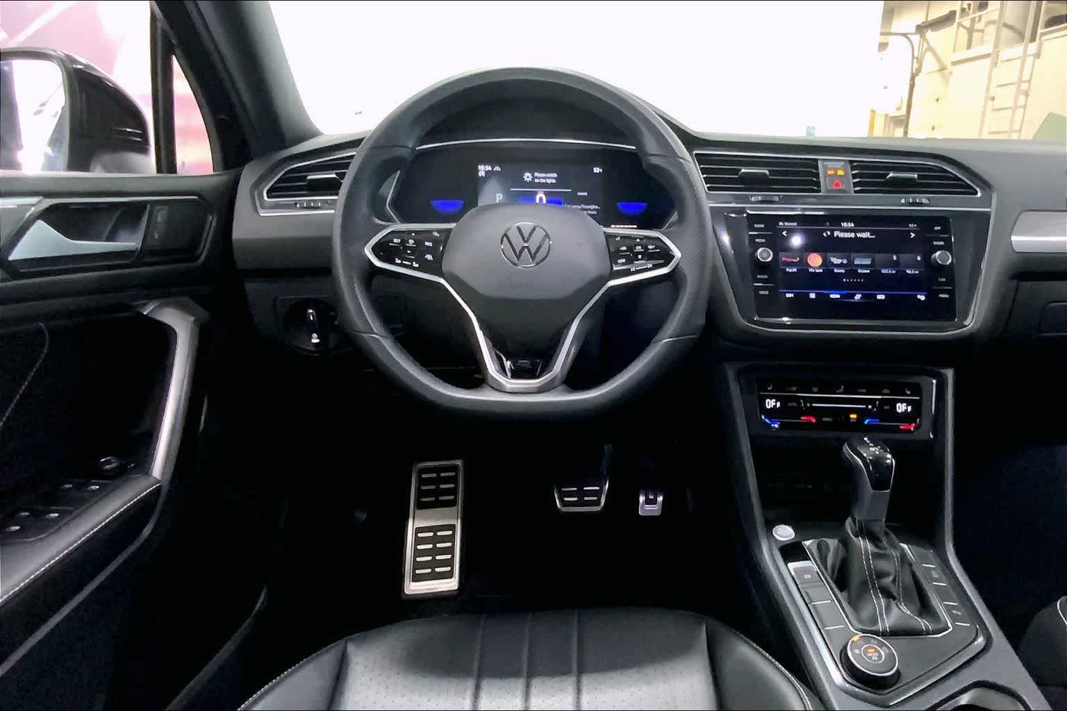 Thumbnail: 2022 Volkswagen Tiguan - 12