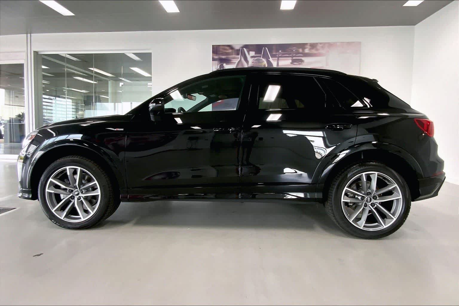 Thumbnail: 2025 Audi Q3 - 3