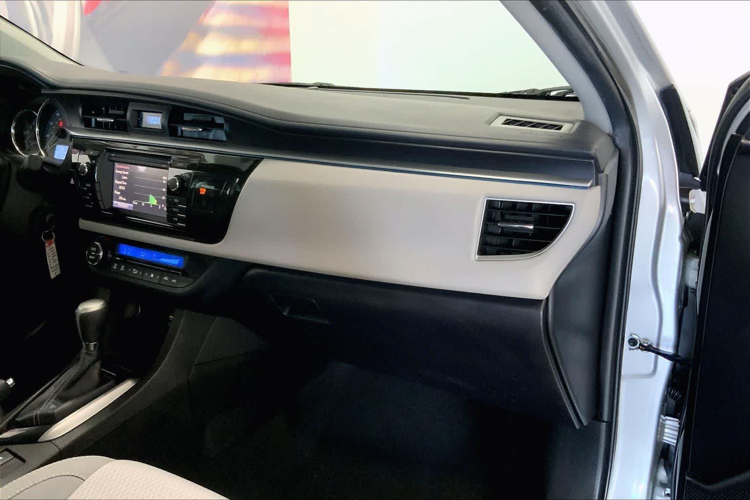 Thumbnail: 2015 Toyota Corolla - 18