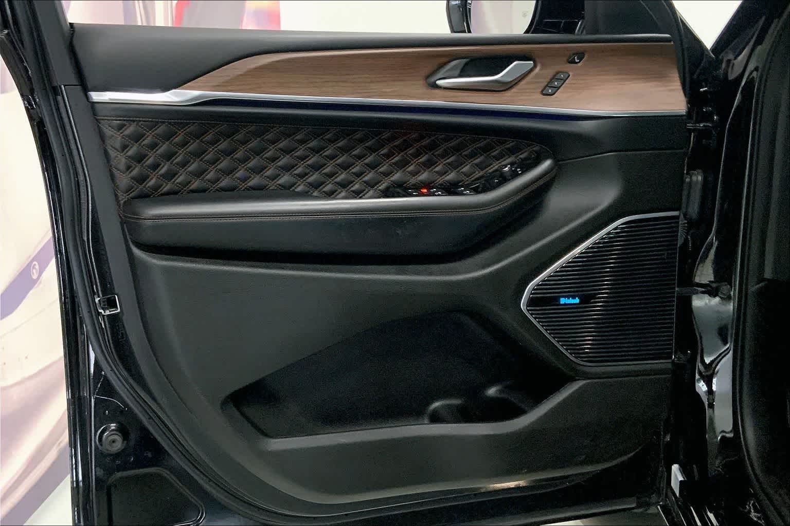 Thumbnail: 2022 Jeep Grand Cherokee - 24