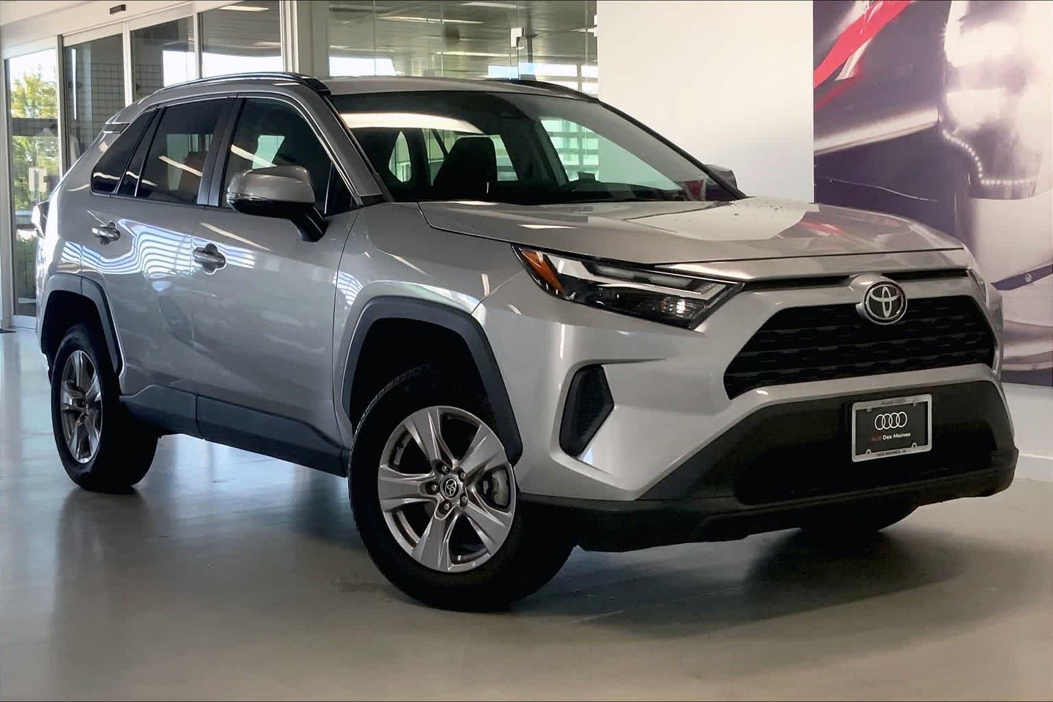 Thumbnail: 2022 Toyota RAV4 - 20