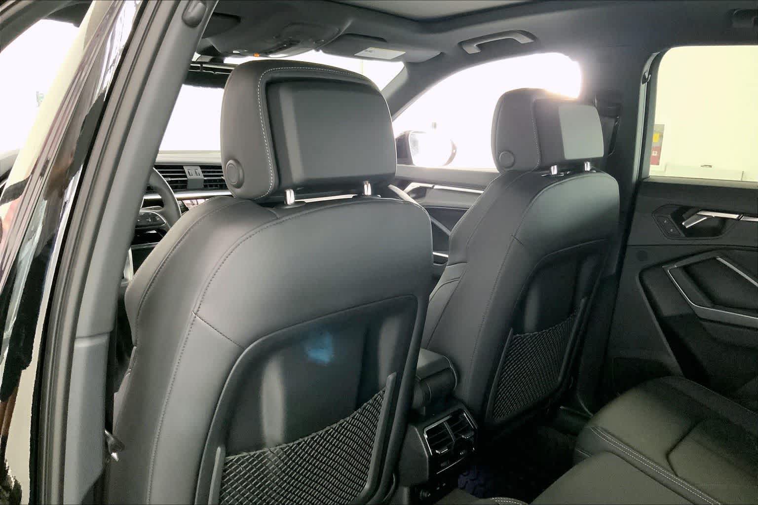 Thumbnail: 2025 Audi Q3 - 11