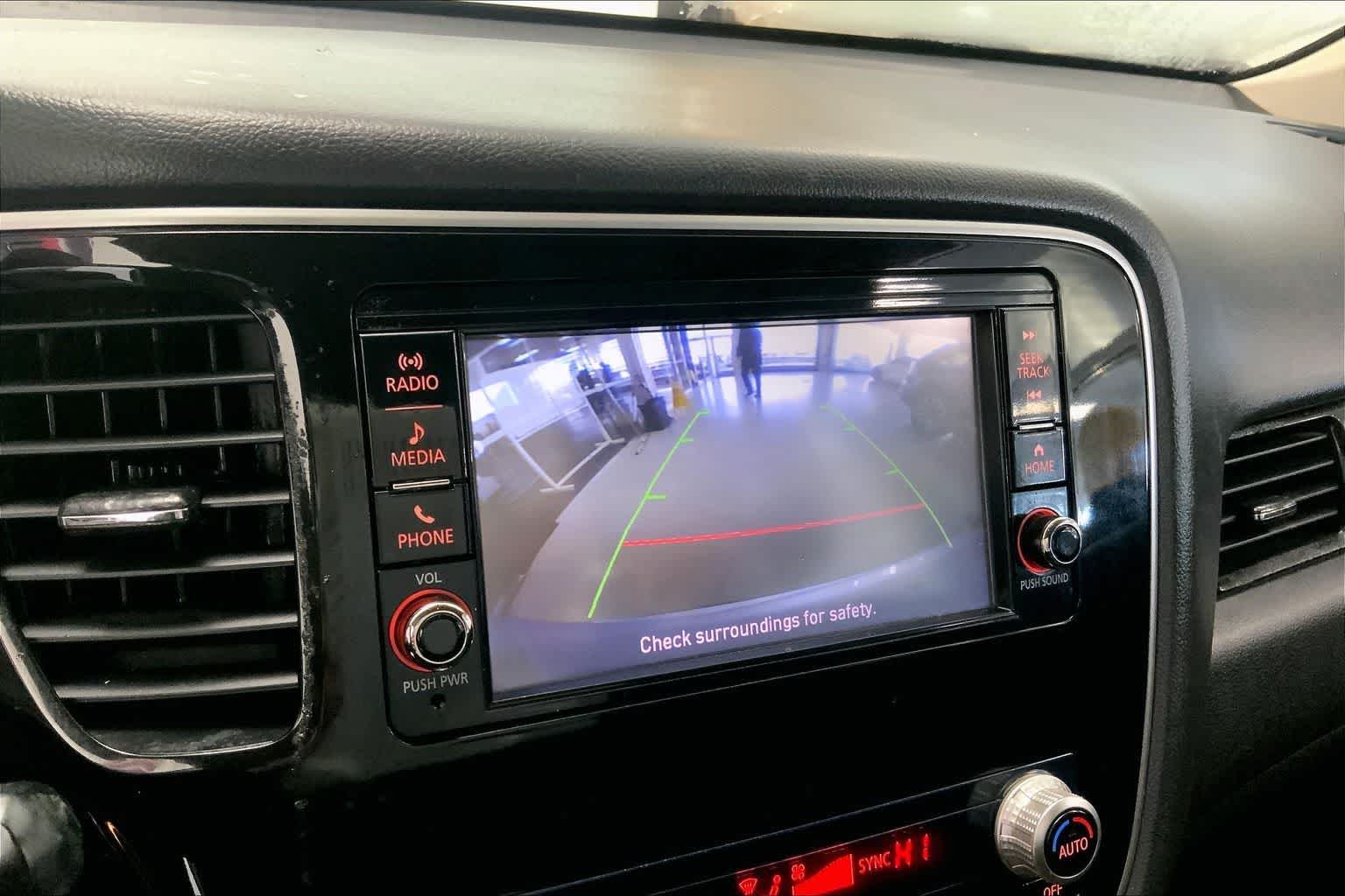 Thumbnail: 2020 Mitsubishi Outlander - 23