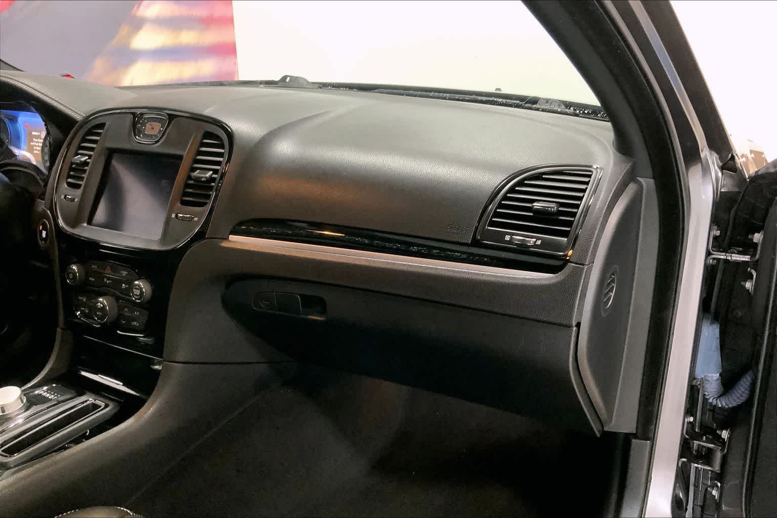 Thumbnail: 2022 Chrysler 300 - 20