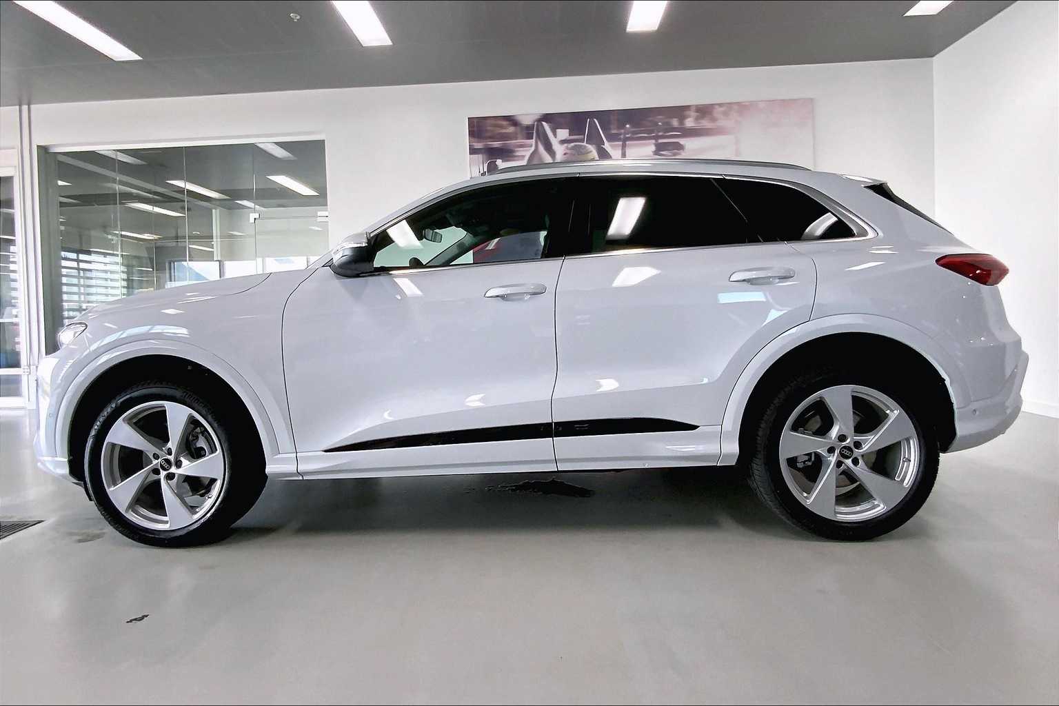 Thumbnail: 2025 Audi Q5 - 3