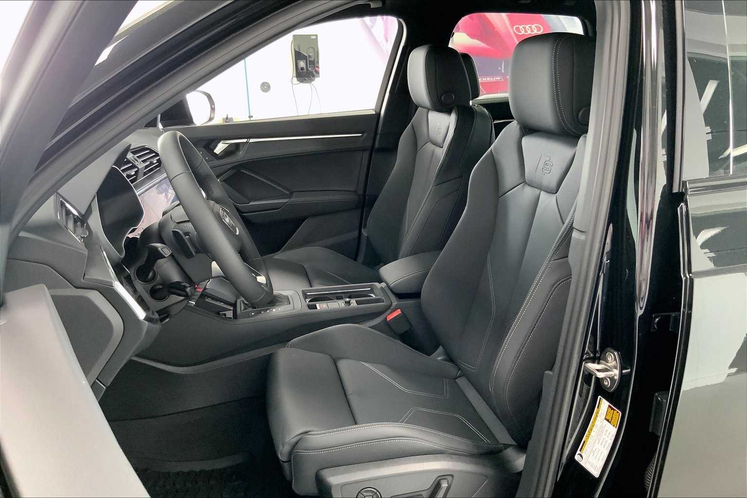 Thumbnail: 2025 Audi Q3 - 10