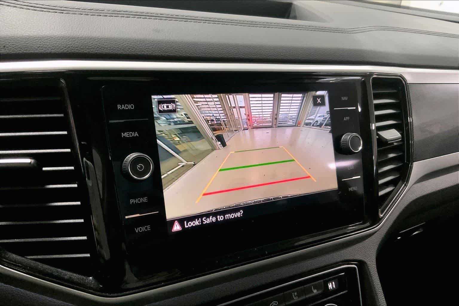 Thumbnail: 2023 Volkswagen Atlas - 24