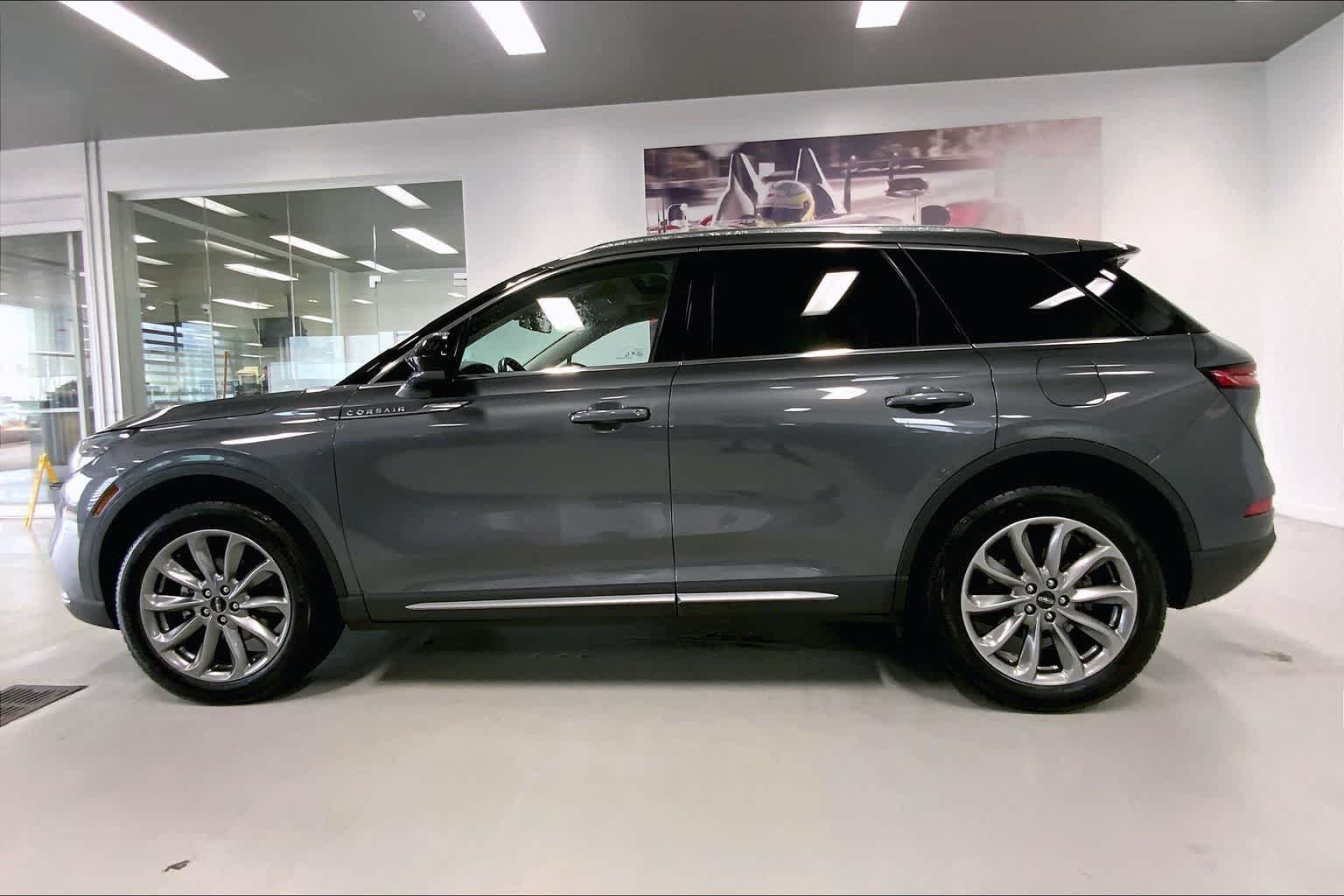 Thumbnail: 2022 Lincoln Corsair - 3