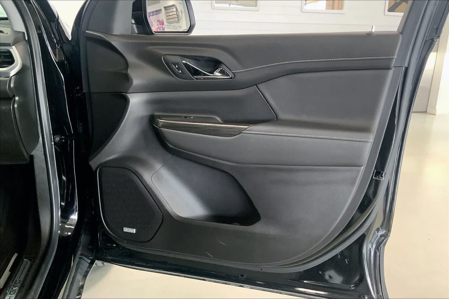 Thumbnail: 2023 GMC Acadia - 25