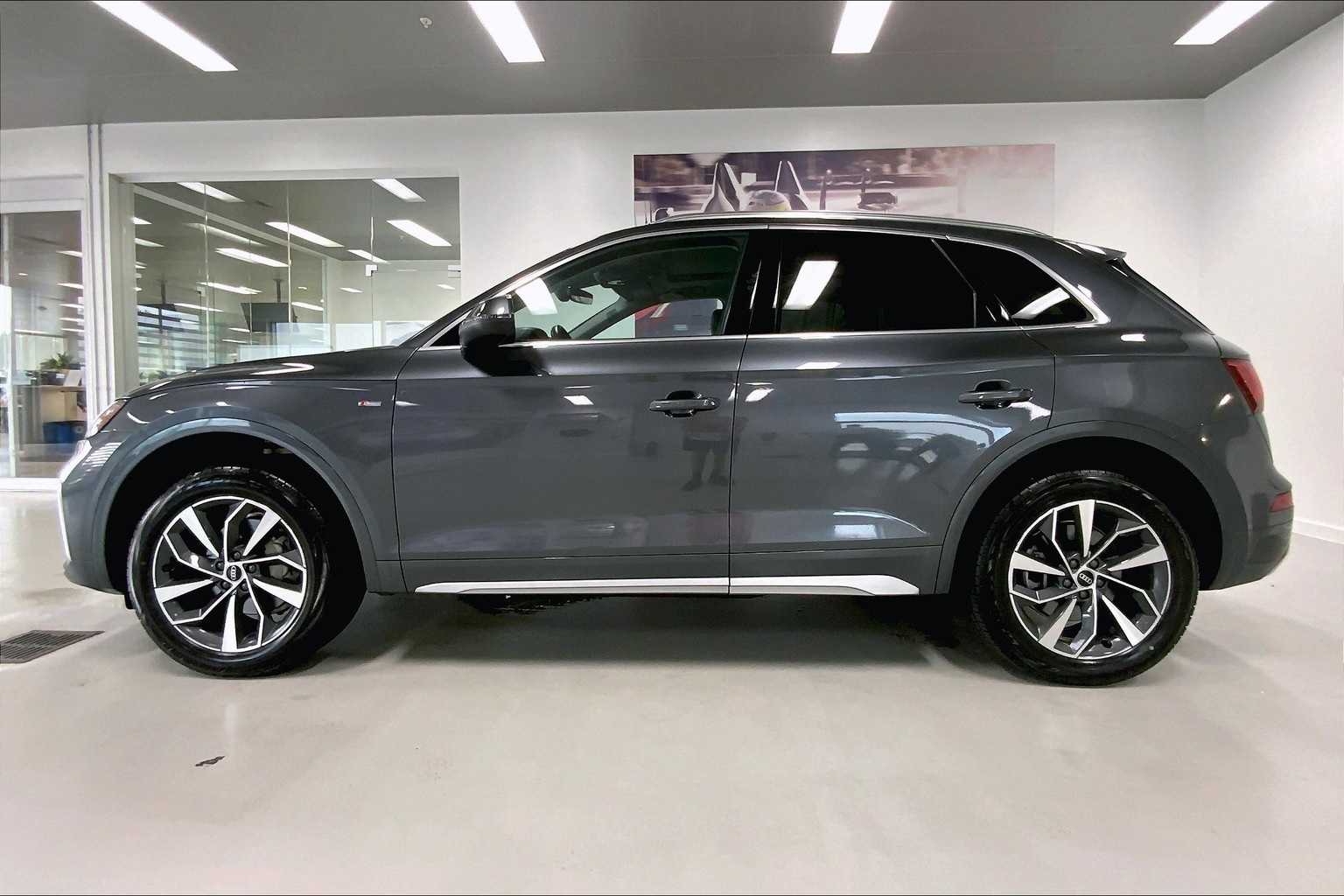 2023 Audi Q5 45 S line Premium photo 2