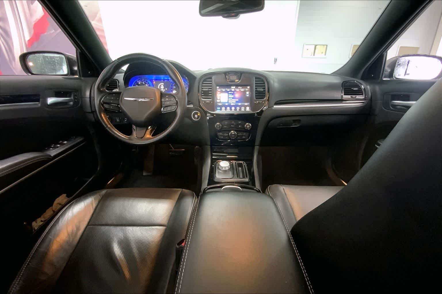 Thumbnail: 2022 Chrysler 300 - 8