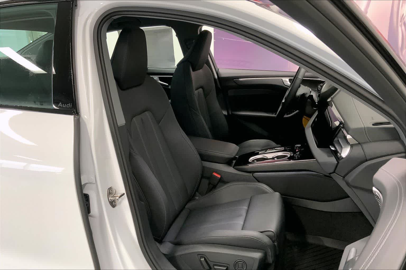 Thumbnail: 2026 Audi A6 - 14