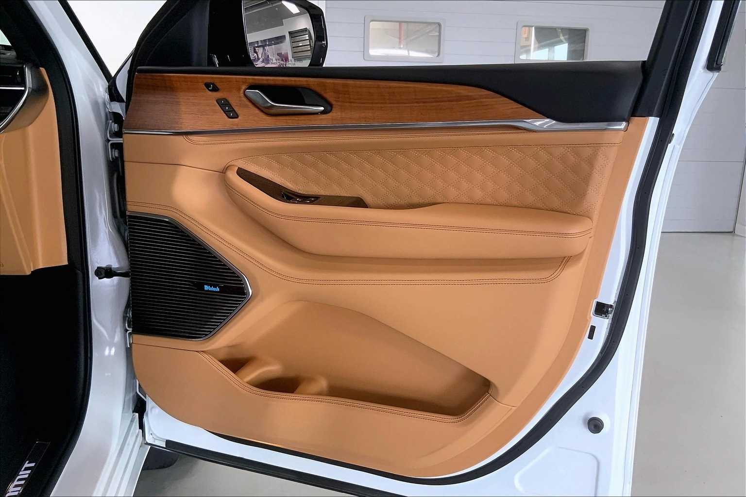Thumbnail: 2022 Jeep Grand Cherokee - 24