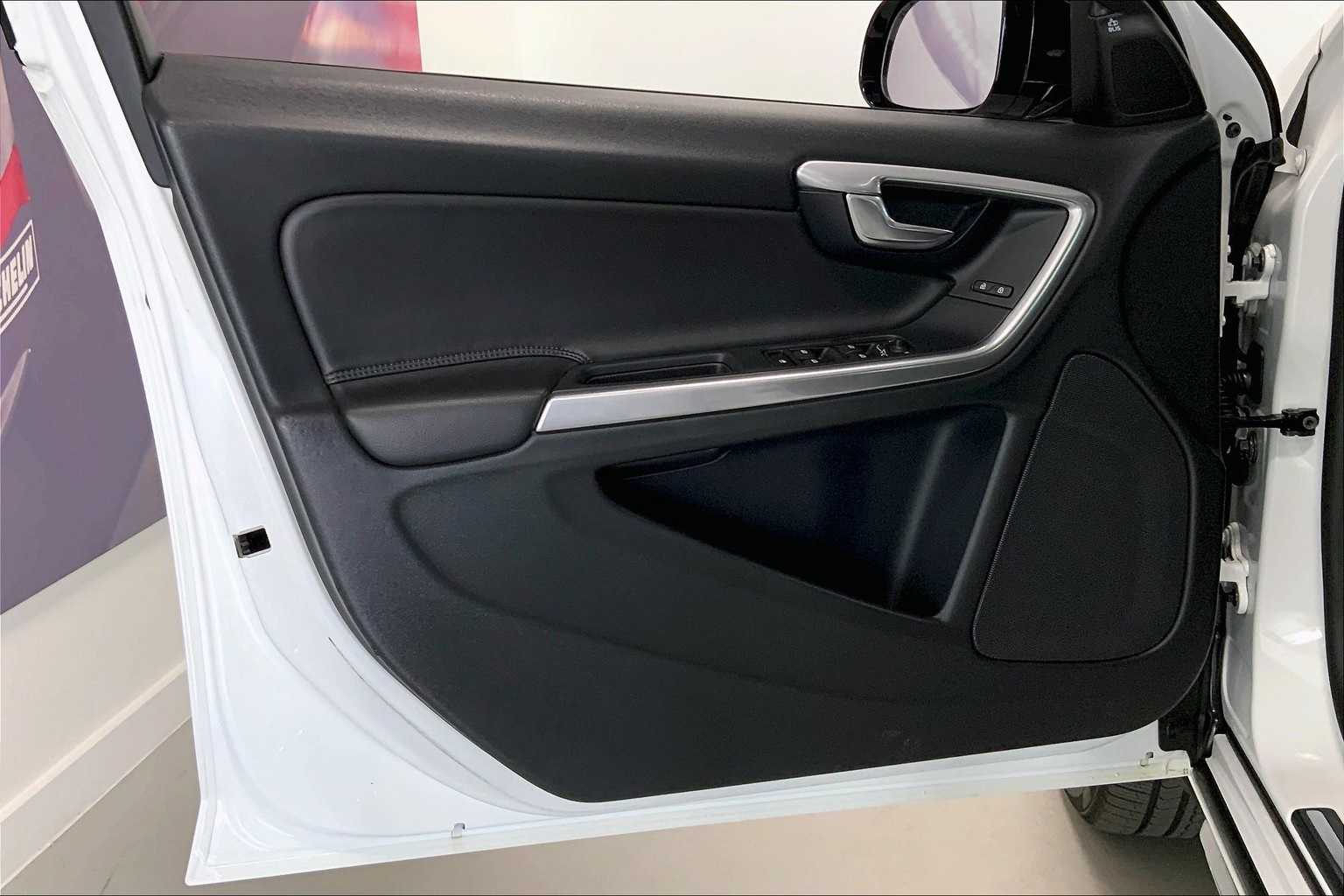 Thumbnail: 2018 Volvo S60 - 25