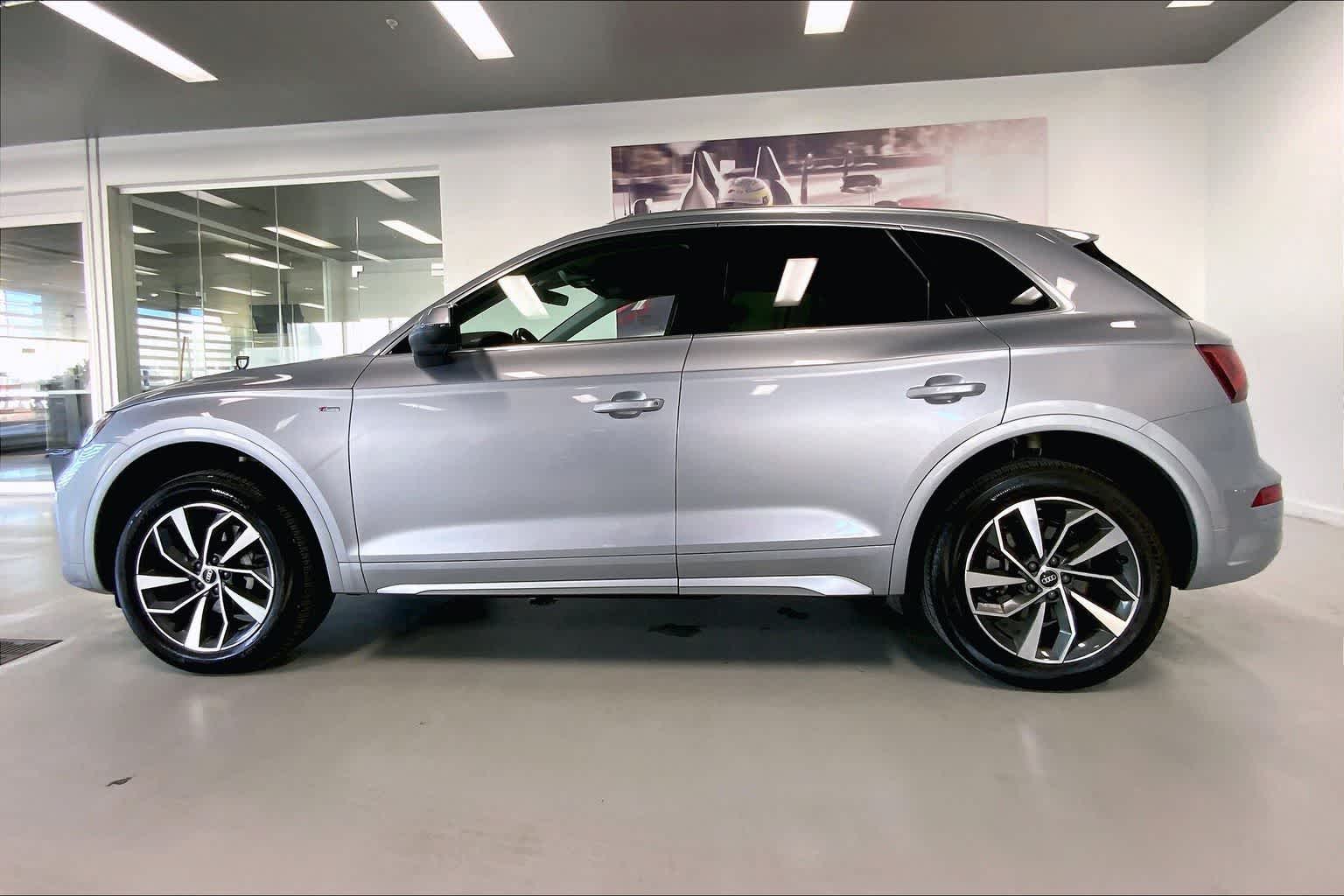 Thumbnail: 2022 Audi Q5 - 3