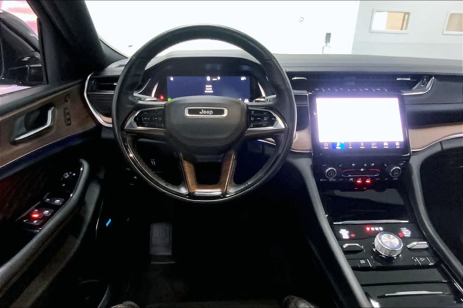 Thumbnail: 2022 Jeep Grand Cherokee - 13