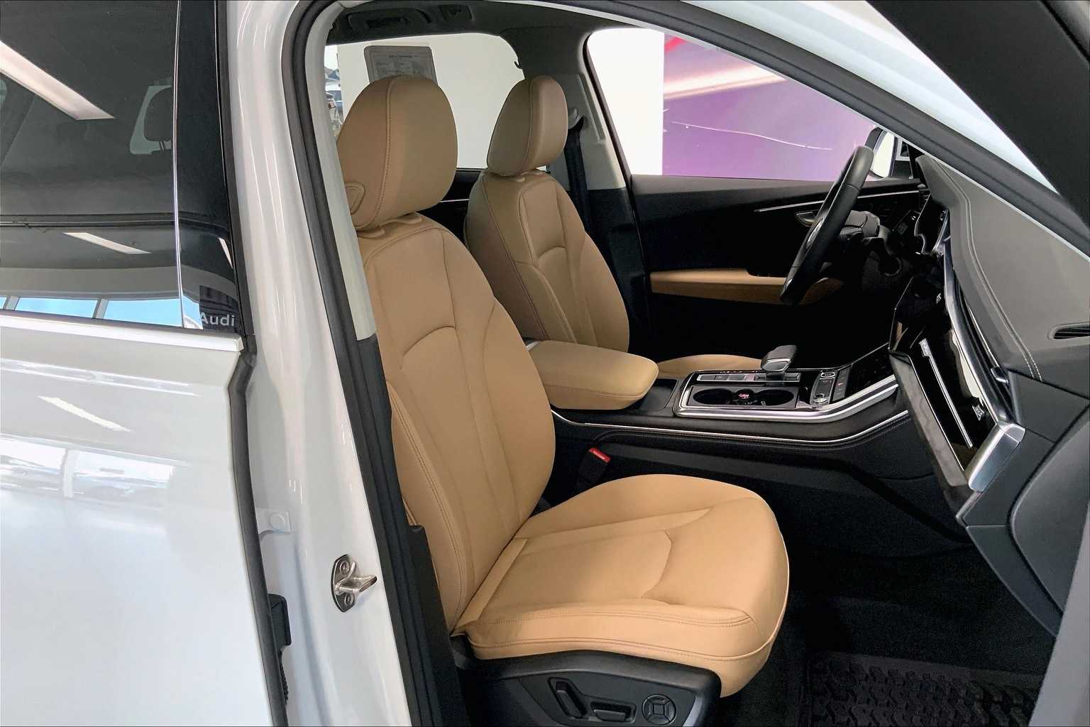 Thumbnail: 2025 Audi Q7 - 12