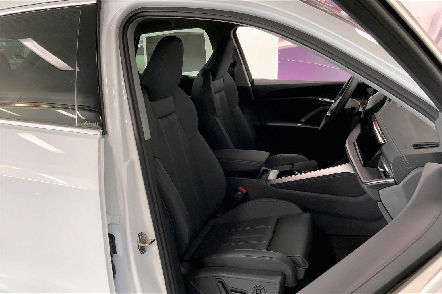 Thumbnail: 2025 Audi Q5 - 14