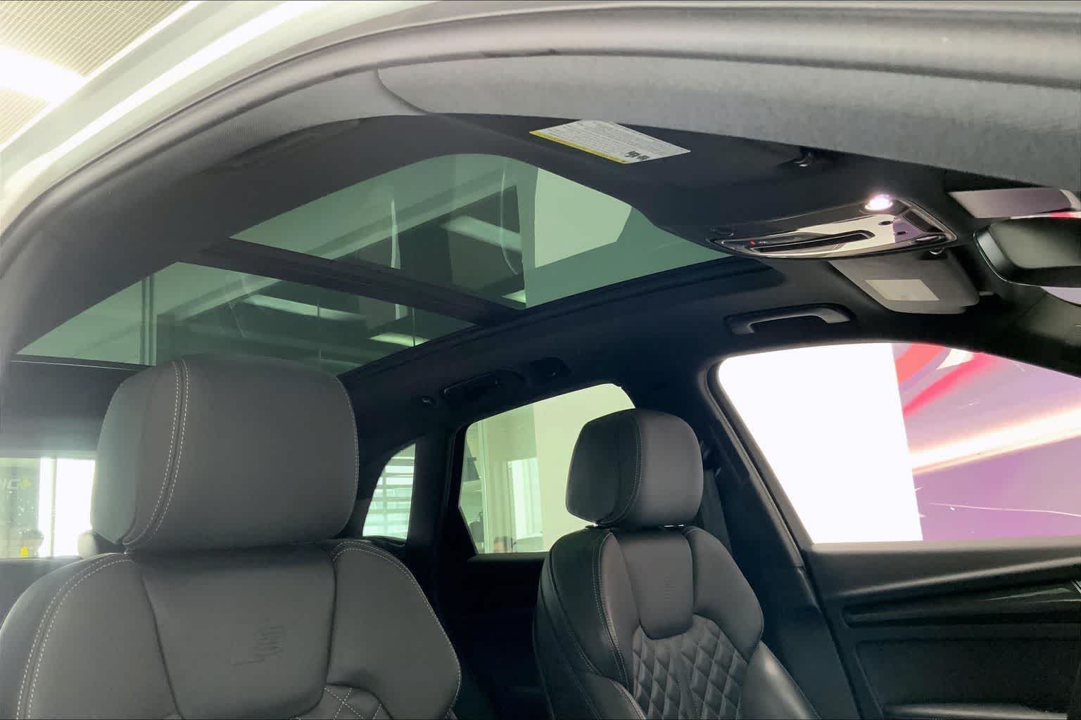 Thumbnail: 2024 Audi SQ5 - 28