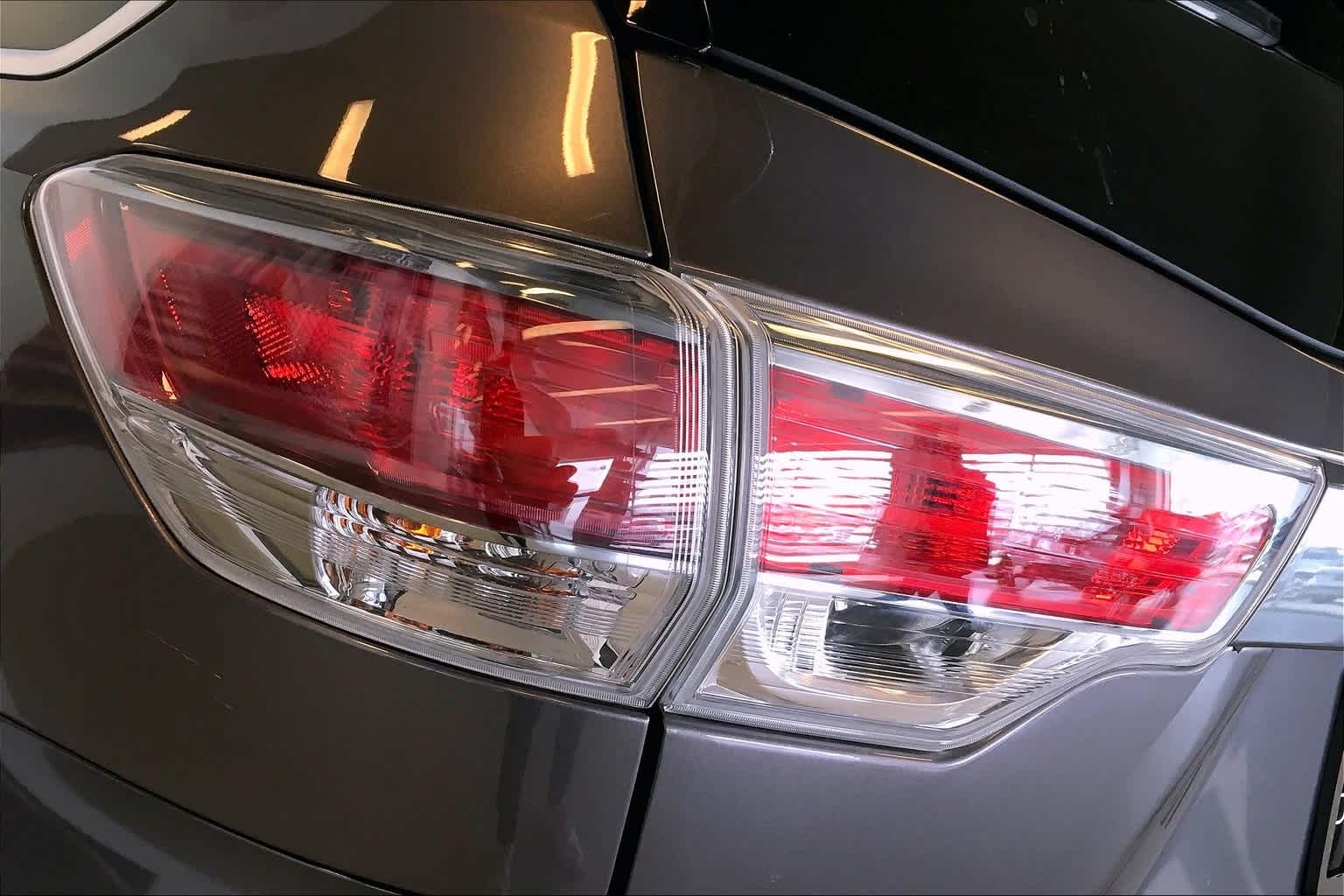 Thumbnail: 2016 Toyota Highlander - 26