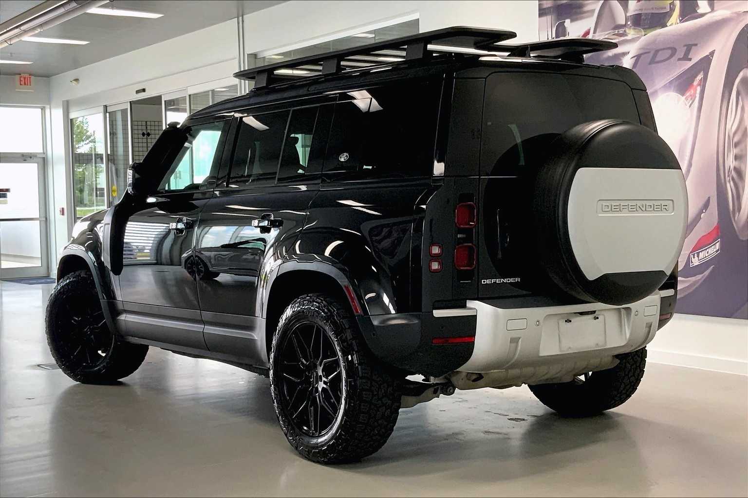 Thumbnail: 2022 Land Rover Defender - 4