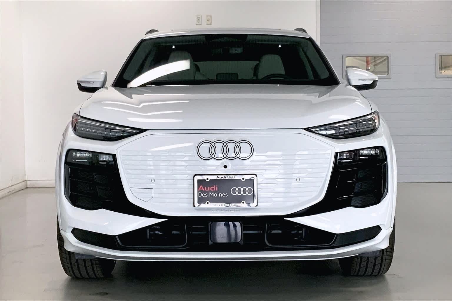 Thumbnail: 2025 Audi Q6 e-tron - 6