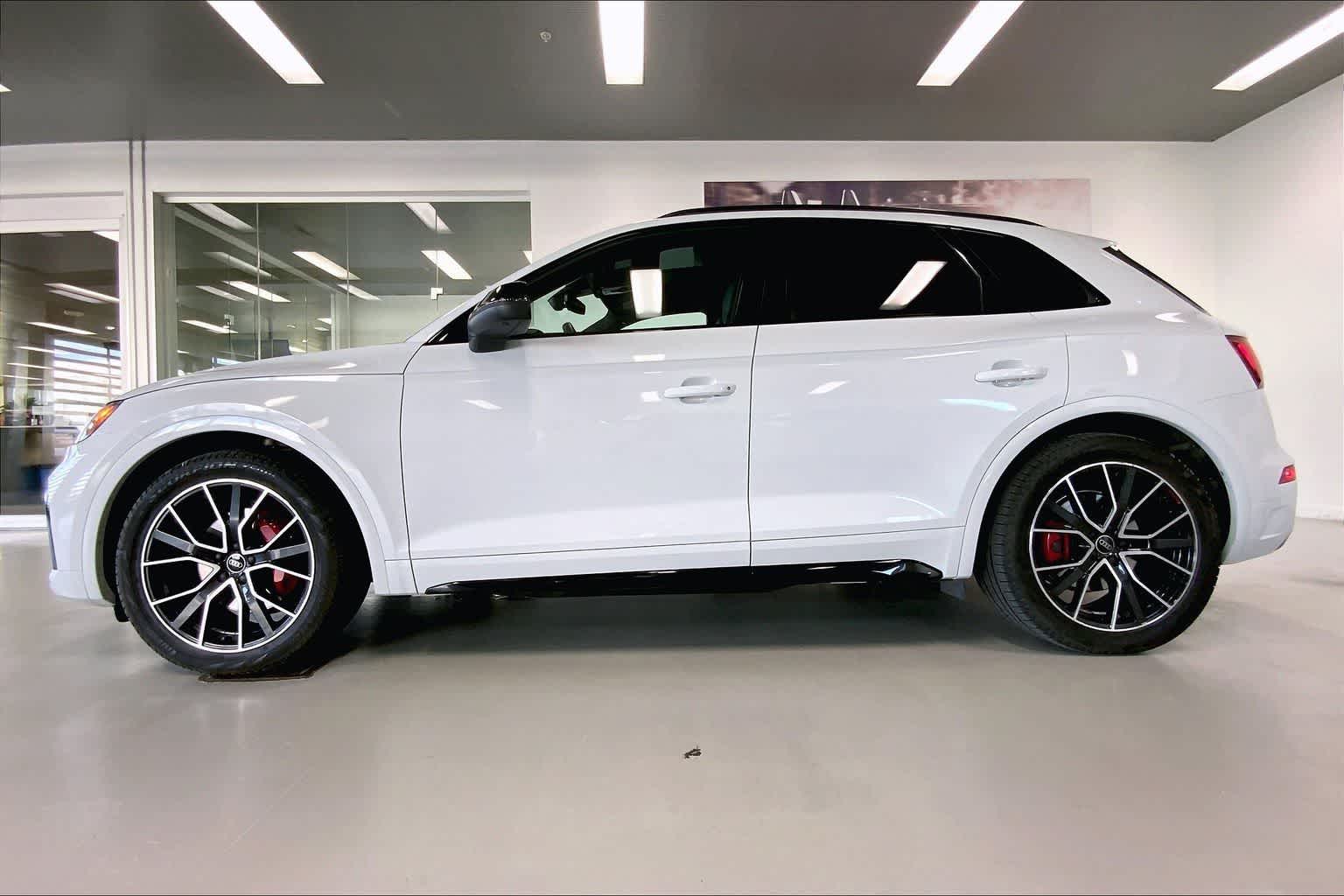 Thumbnail: 2025 Audi SQ5 - 3