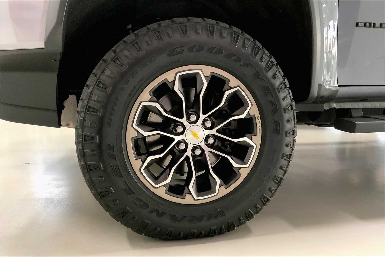 Thumbnail: 2022 Chevrolet Colorado - 8