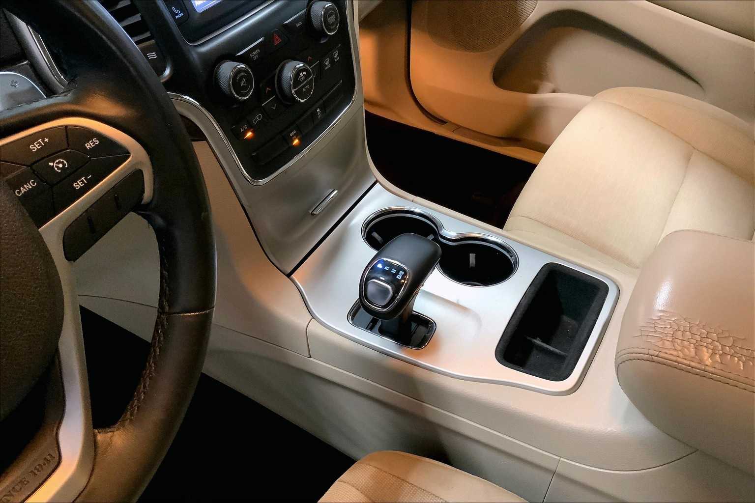 Thumbnail: 2014 Jeep Grand Cherokee - 16
