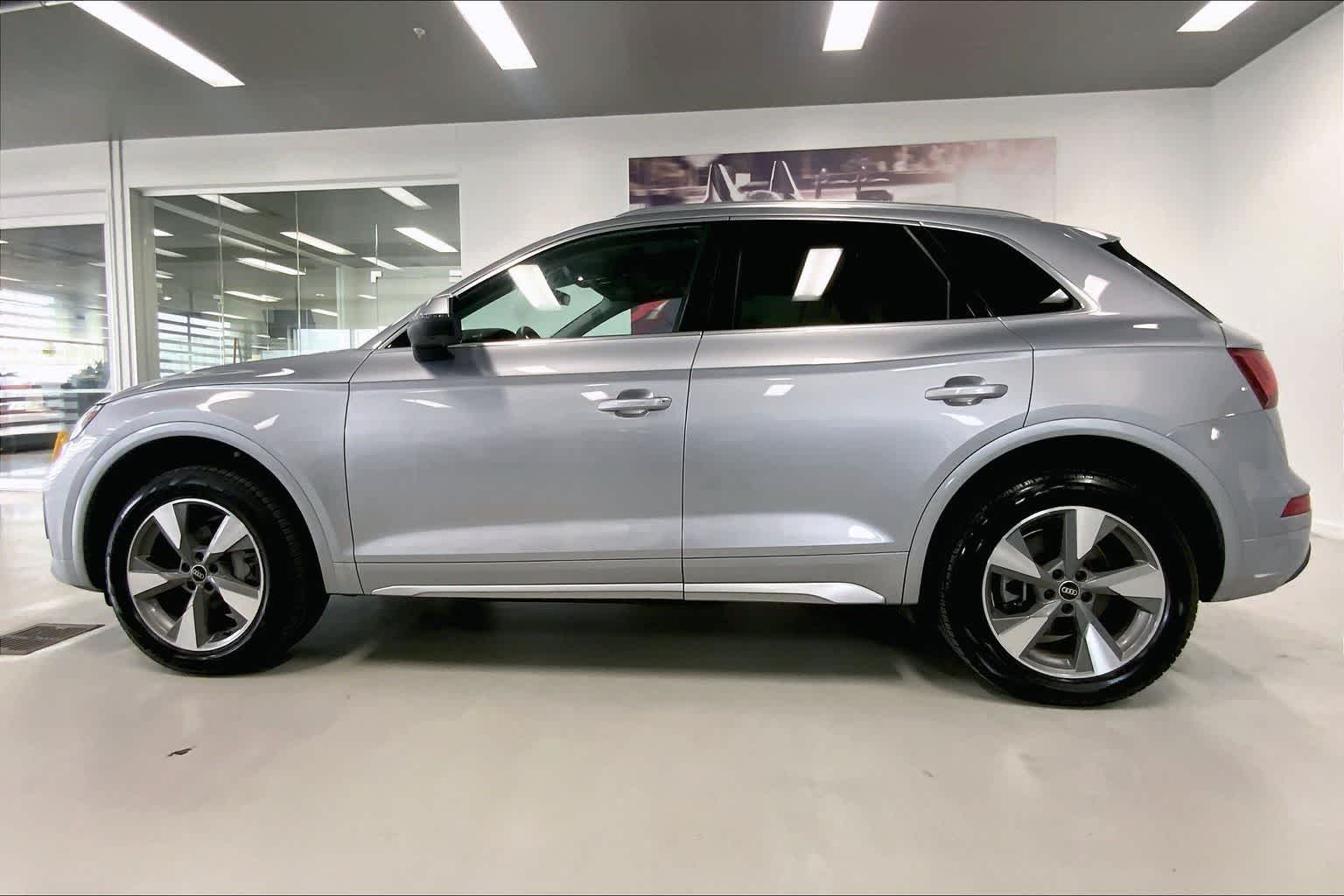 Thumbnail: 2023 Audi Q5 - 3