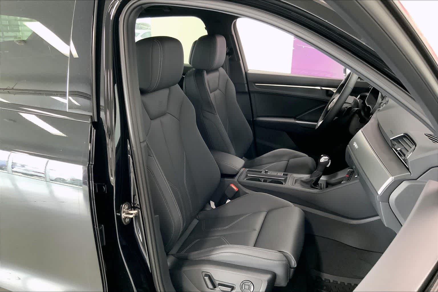 Thumbnail: 2025 Audi Q3 - 13